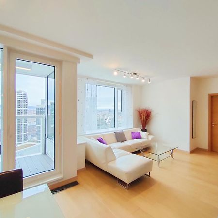 Sag Romantic 22 Floor Panorama City Free Parking Free Wifi براتسيلافا المظهر الخارجي الصورة