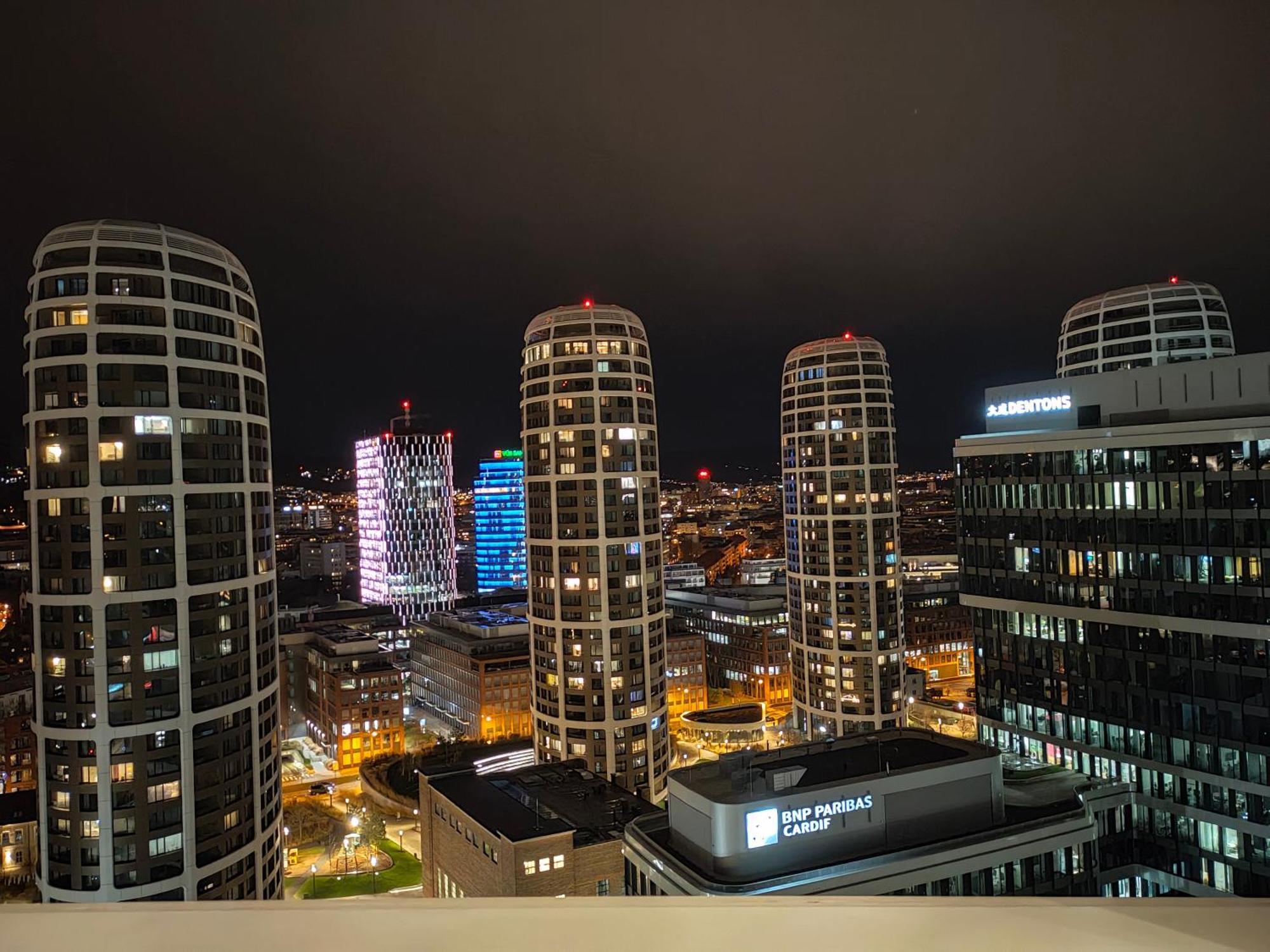 Sag Romantic 22 Floor Panorama City Free Parking Free Wifi براتسيلافا المظهر الخارجي الصورة